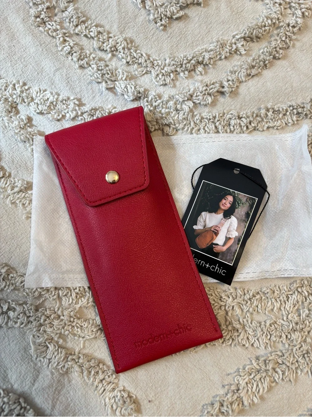 Modern+Chic Red Leather Sunglasses Case with Snap Closure - Picture 1 of 2